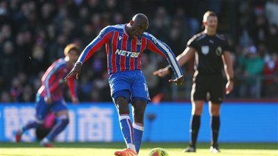 رغم لمسه الكرة مرتين.. لماذا أعيدت ركلة جزاء ماتيتا في الدوري الإنجليزي؟