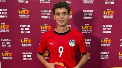 تقرير إسباني يكشف كواليس تحركات برشلونة لخطف موهبة الأهلي المصري من بايرن والسيتي