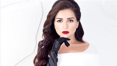 رومانسية تحت الأضواء: مي عز الدين وزوجها أحمد تيمور يتألقان في أحدث إطلالة كاجوال