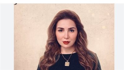 إطلالة مي عز الدين الأنيقة تخطف الأنظار