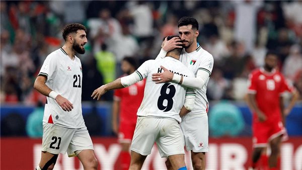 منتخب فلسطين يخطف تعادلا مثيرا من تونس في كأس العرب منتخب فلسطين يخطف تعادلا مثيرا من تونس في كأس العرب