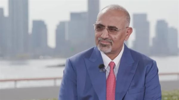 القيادة الجنوبية والرؤية الاستراتيجية.. كيف يحوّل الزُبيدي وادي حضرموت والمهرة إلى ساحات سيادة؟ القيادة الجنوبية والرؤية الاستراتيجية.. كيف يحوّل الزُبيدي وادي حضرموت والمهرة إلى ساحات سيادة؟