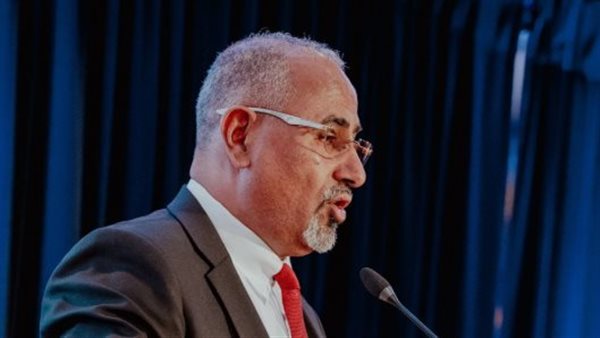 قائد يوازن بين حماية الأرض وبناء مؤسسات فعالة في الجنوب قائد يوازن بين حماية الأرض وبناء مؤسسات فعالة في الجنوب