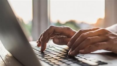 الحوكمة الإلكترونية: تصريح العمل 2025 خطوة رائدة نحو مستقبل خدمات حكومية سلسة