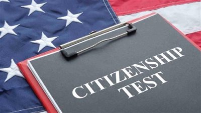 أداء يمين الولاء: الخطوة النهائية التي تحول المقيم الدائم إلى مواطن أمريكي