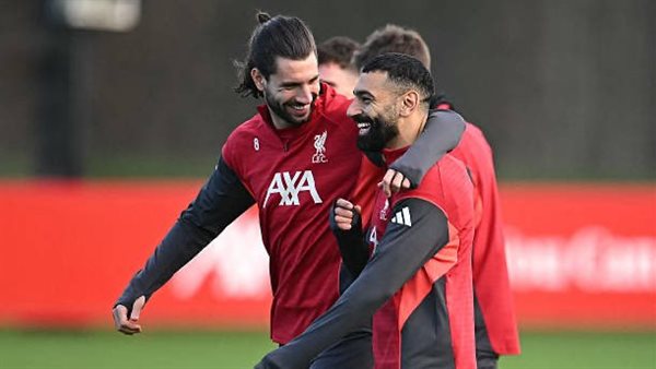 رغم الأزمة.. محمد صلاح يظهر متبسما في مران ليفربول قبل قمة إنتر ميلان بالأبطال