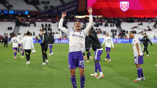 أستون فيلا يهزم وست هام ويواصل الضغط على مانشستر سيتي وأرسنال