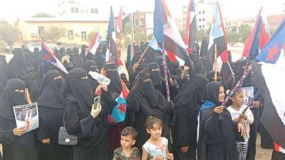 بالصور.. أعلام الجنوب العربي ترفرف في سماء ردفان بمطالبات حاسمة للاستقلال