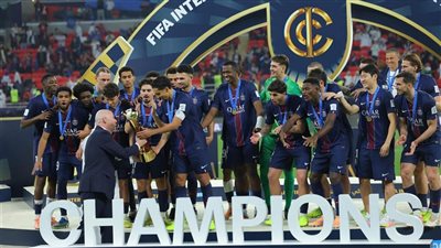 باريس سان جيرمان ثالث نادٍ أوروبي يحقق 