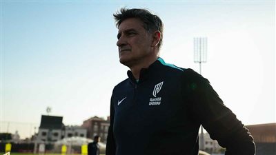 رسميا.. القادسية السعودي يقيل مدربه ميشيل جونزاليس