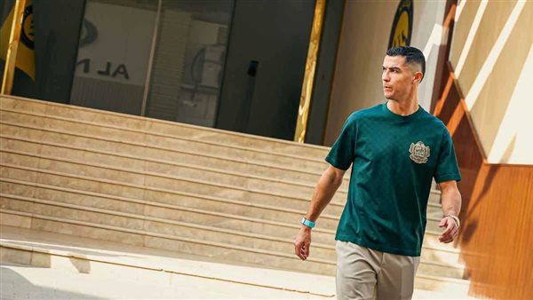 “له تأثير كبير على حياته”.. ما سر سوار رونالدو الأزرق؟