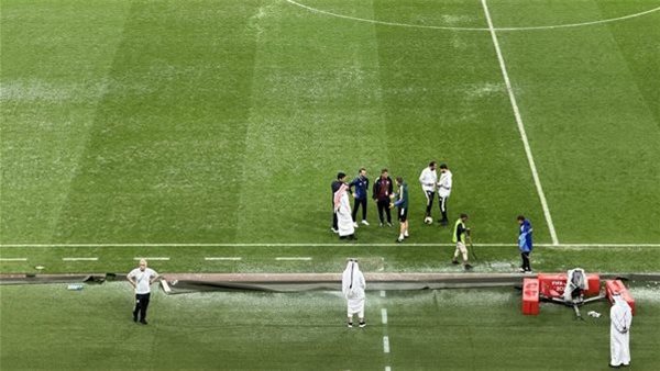 محاولات لتأهيل ملعب خليفة لاستكمال قمة السعودية والإمارات في كأس العرب محاولات لتأهيل ملعب خليفة لاستكمال قمة السعودية والإمارات في كأس العرب