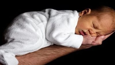 دليل تفسير رؤية الأطفال في المنام لابن سيرين: دلالات الخير والرزق ومعاني الهموم والمسؤوليات