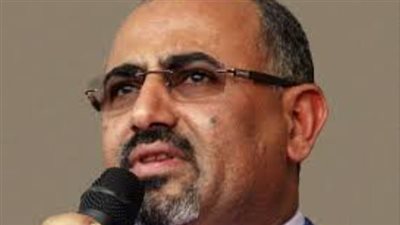  الزُبيدي يطمئن على نائب قائد قوات دفاع شبوة عقب محاولة اغتيال إرهابية فاشلة