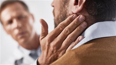أسباب تورم الغدد الليمفاوية في الرقبة.. 4 عوامل مرضية محفزة