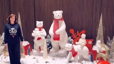 إلهام شاهين تخطف الأنظار في كواليس احتفالات 2026: رسالة إنسانية مؤثرة وعمرة لروح والدتها