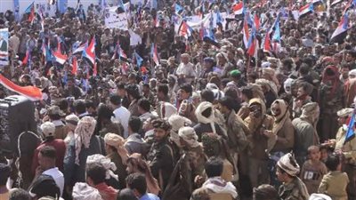 زلزال شعبي في عتق.. قيادات عسكرية وأمنية تلتحم بمخيم الاعتصام المفتوح بشبوة: 