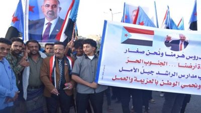 مدارس الراشد الأهلية بعدن تجدد العهد: مشاركة فاعلة في مسيرة 