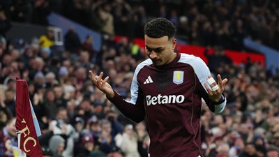 نجم أستون فيلا يحصد جائزة لاعب الجولة في الدوري الإنجليزي