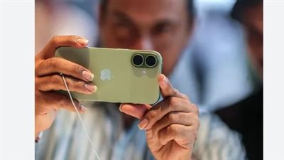 تسريبات iPhone 18: ذاكرة 12 جيجابايت وكاميرا احترافية بفتحة عدسة متغيرة