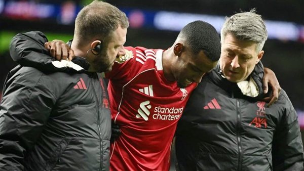 مخاوف من إصابة إيزاك مهاجم ليفربول.. وهذه مدة غيابه