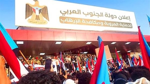 ساعة الحسم في عدن.. قيادات “الحزام الأمني” تطالب الزبيدي بإعلان دولة الجنوب العربي رسميًا