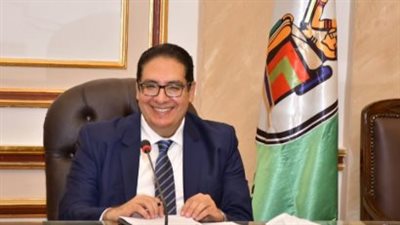 رئيس جامعة القاهرة يوجه بحصر الطلاب غير القادرين لسداد مصاريفهم فورًا