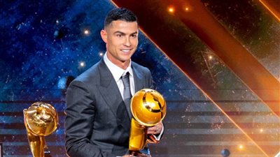 كم جائزة فردية حصل عليها رونالدو خلال مسيرته الحافلة؟