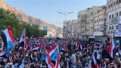 مليونية المكلا وسيئون: استفتاء شعبي يرسخ شرعية الانتقالي ويحمي الانتصارات الجنوبية