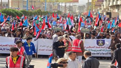 شبوة تحتشد في عتق: طوفان بشري يرسم خارطة الاستقلال ويُعلن 