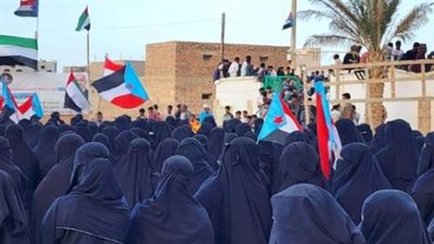 سقطرى تنتفض.. اعتصام مفتوح للمطالبة برحيل القوات السعودية وحرائر الأرخبيل يشاركن في الحراك الشعبي