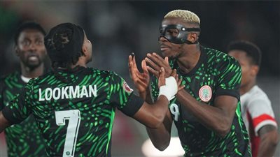 بعد مشاجرة لوكمان.. نيجيريا توضح حقيقة مغادرة أوسيمين معسكر النسور