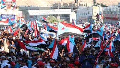 فجر الاستقلال من حضرموت: المكلا تحتفي بالإعلان الدستوري التاريخي للزُبيدي وسط تأييد شعبي ومؤسسي كاسح