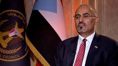 الانتقالي يفضح الشائعات: الزُبيدي يقود المشهد من عدن ويشرف على المؤسسات