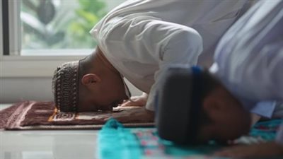 موعد صلاة الظهر والعصر اليوم الخميس.. هل اختلف التوقيت؟