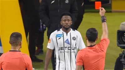 ضربة قوية للشباب.. إيقاف عبد الله معتوق 10 مباريات عقب تصرفه غير الأخلاقي