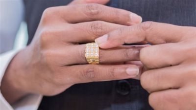 بشارة منصب أم إنذار بالهم؟.. تعرف على تفسير رؤية لبس الذهب للرجل عند ابن سيرين