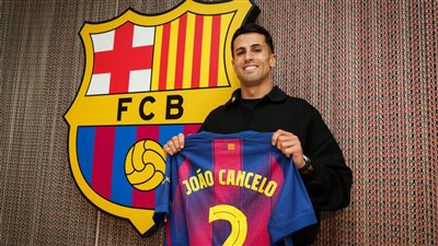 برشلونة يستقر على قيد كانسيلو في قائمته بدوري أبطال أوروبا