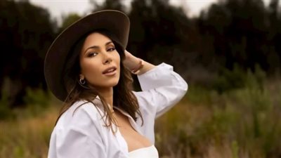 ببطن مكشوف وسط الطبيعة.. دانييلا رحمة توثق اللحظات الأخيرة قبل استقبال مولودها الأول