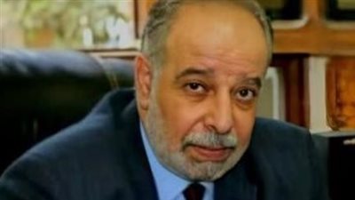 أشرف زكي يطمئن الجمهور: الفنان ياسر صادق في العناية المركزة وحالته الصحية مستقرة