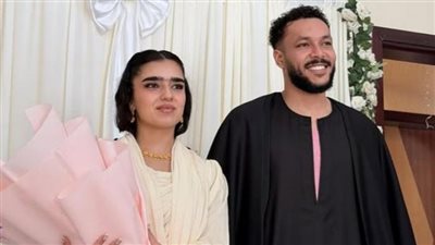 بالصور.. ويجز يفاجئ جمهوره بإعلان زواجه رسميًا من نور العزاوي ويظهر بالجلباب الصعيدي في شهر العسل