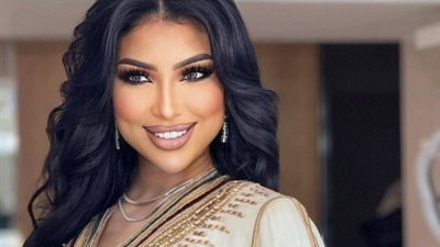 بالصور: دنيا بطمة تثير الجدل بخصرها المنحوت في أحدث ظهور لها بالإمارات