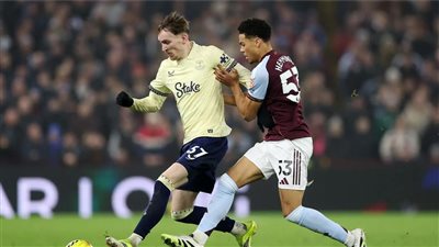 أستون فيلا يرفض المركز الثاني ويسقط أمام إيفرتون في الدوري الإنجليزي