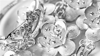 استثمار المستقبل.. لماذا يهرع المصريون لشراء سبائك الفضة بدلًا من الذهب اليوم؟