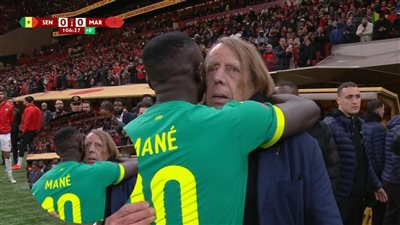 خلال الانسحاب.. كلود لوروا يكشف كواليس المحادثة التاريخية مع ساديو ماني أمام المغرب