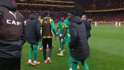 عقوبات قاسية تنتظر منتخب السنغال ومدربه وبعض لاعبيه بعد أزمة نهائي أمم إفريقيا