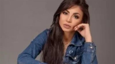 وسط تعاطف النجوم.. دوللي شاهين تتلقى صدمة رحيل والدتها وتتذكر وصية والدها