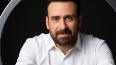 سيكولوجيا الأداء عند نضال الشافعي.. كيف نجح في كسب رهان التنوع بين الإذاعة والسينما والتلفزيون؟