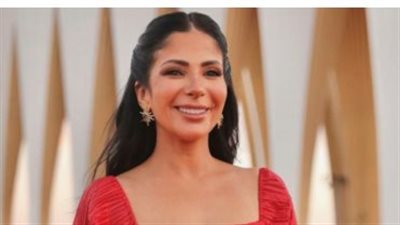 بعد صورها الأخيرة.. هل أصبحت منى زكي أيقونة الموضة الأولى في مصر؟