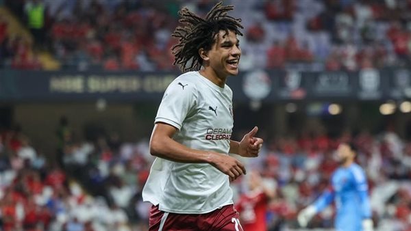 مروان عثمان يغادر معسكر سيراميكا للانضمام إلى الأهلي.. والإعلان خلال ساعات